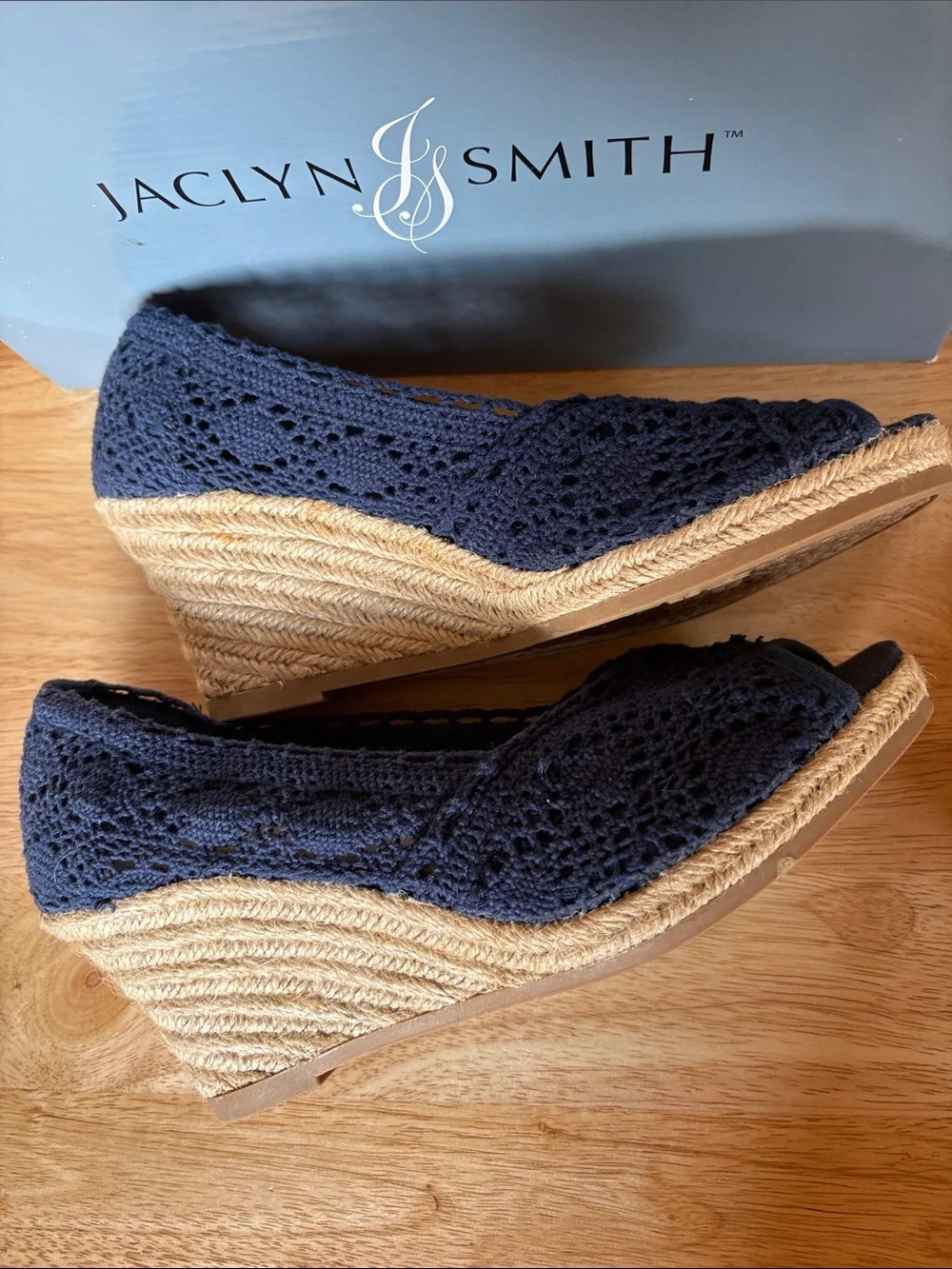 NIB Jaclyn Smith Slip On Jute Shoes
